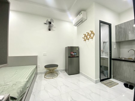 Cho Thuê Phòng Studio Full Nội Thất , Thang Máy , Ngay Đại Học Hutech , Ngã Tư Hàng Xanh