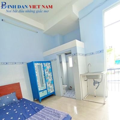 Cho thuê phòng trọ có ban công full nội thất giá 4tr cách ĐH Tài chính - Marketing 900m