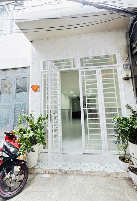 CHO THUÊ NHÀ NGUYÊN CĂN 2PN GIÁP QUẬN 1
