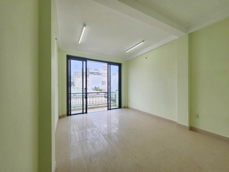PHÒNG TRỌ BAN CÔNG GIÁ SIÊU RẺ RỘNG 30M2 NGAY TÂN HOÀ ĐÔNG - BÀ HOM