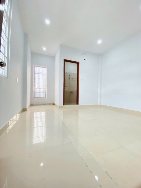 Căn hộ thoáng - 1PN - 1 SÂN THƯỢNG - TÁCH BẾP - GẦN ĐƯỜNG CỘNG HÒA