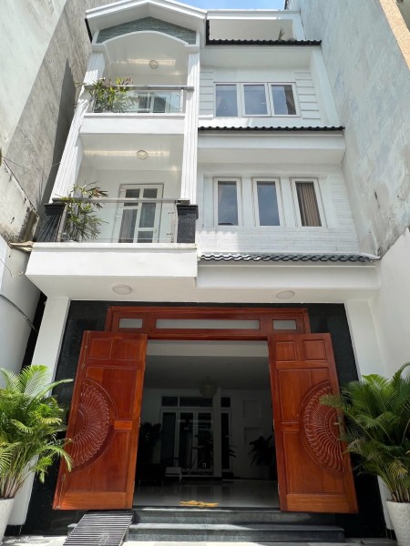 CHO THUÊ NGUYÊN LẦU TRÊN CÙNG NHÀ Ở CMT8 Q10 TÁCH BẾP BAN CÔNG HẺM XE HƠI GẦN CV LÊ THỊ RIÊNG