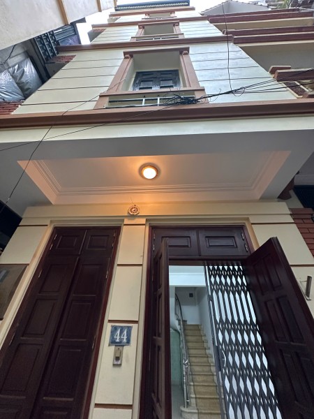 CHO THUÊ nhà nguyên căn lô góc đẹp, KHÔNG ÚNG NƯỚC tại số 44, ngõ 122 Định Công, phường Phương Liệt