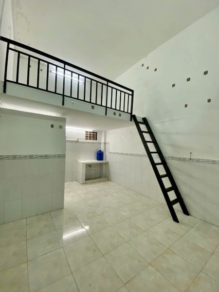 PHÒNG CÓ GÁC - GẦN TRỤC CHÍNH PHẠM VĂN ĐỒNG - GIỜ GIẤC TỰ DO