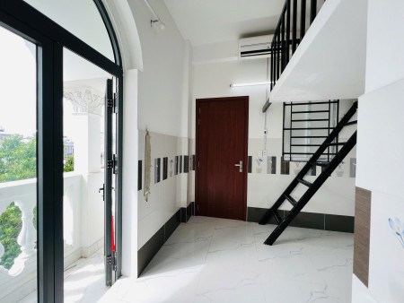 CHO THUÊ PHÒNG CÓ GÁC, BAN CÔNG, NHÀ THANG MÁY BÌNH THẠNH GẦN NGÃ TƯ HÀNG XANH, UEF, HIU, UTH
