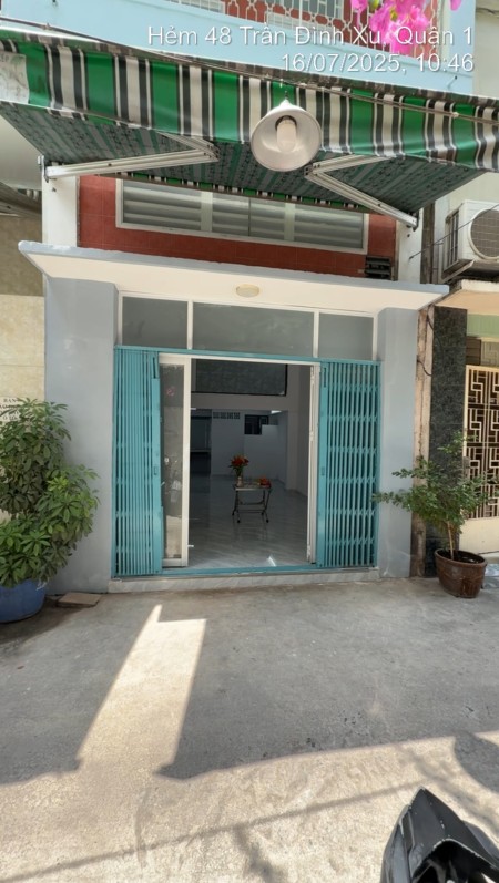 Nhà 48/4 Trần Đình Xu, Quận 1 cần cho thuê phòng trọ 35m2, 28m2, 20m2. Giá từ 5tr - 8 triiệu/ tháng.