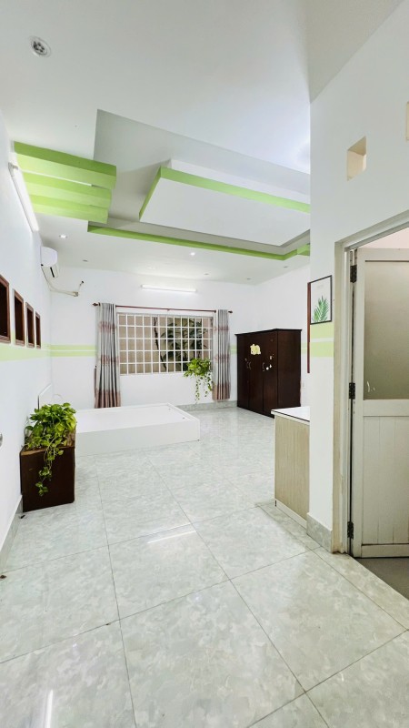 Phòng Cực Rộng Lầu 1 Thông Thoáng Vào Ở Ngay