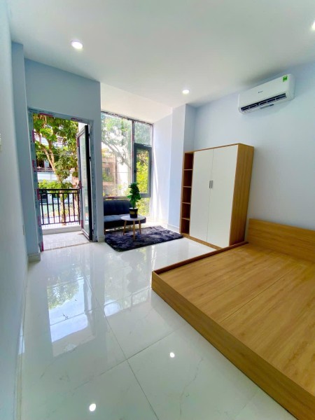 Cho thuê phòng ban công, tách bếp ở Hoà Hưng Q10 gần Tô Hiến Thành, CMT8, Sư Vạn Hạnh, 3 tháng 2