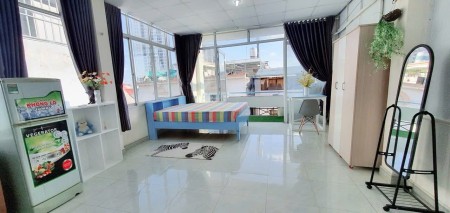 CHO THUÊ PHÒNG STUDIO 45M2 BAN CÔNG — MÁY GIẶT RIÊNG — FULL NỘI THẤT — Gần NGÃ 4 HÀNG XANH—Nguyễn Xí