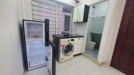 Cho thuê phòng lầu 1 cửa sổ trời, máy giặt riêng ở Thích Quảng Đức phú nhuận gần Sân Bay,CV Gia Định