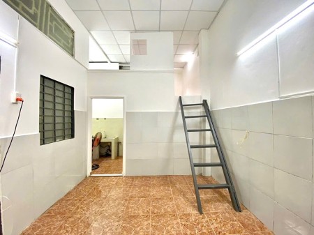 Chính Chủ Cho Thuê Phòng Duplex Không Nội Thất , Rộng 40m2 , Gần Đại Học Tài Chính - Marketing