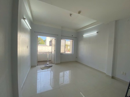 Cần cho thuê phòng có ban công, hẻm đối diện Đại học Bách Khoa