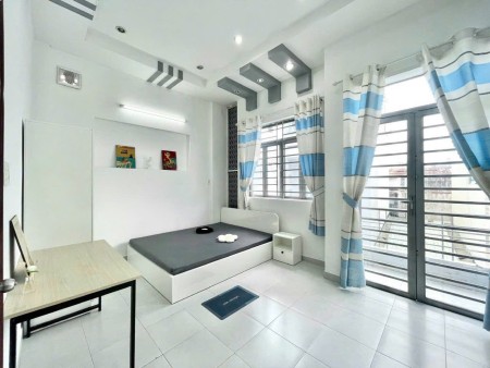 Cho thuê Phòng Ban công, rộng 35m2 giáp Q1, Q3, ngay trung tâm Phú Nhuận_Full nội thất