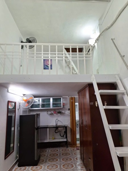 Nhà nguyên căn, Trệt lửng lầu 2PN, Q1 đủ tiện nghi giá 7tr điện nước giá nhà nước