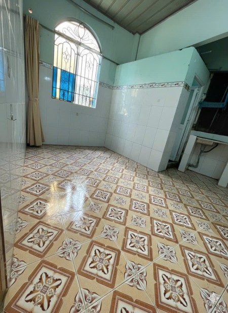 Phòng trọ 16m2 có cửa sổ thoáng mát và camera an ninh 24/7