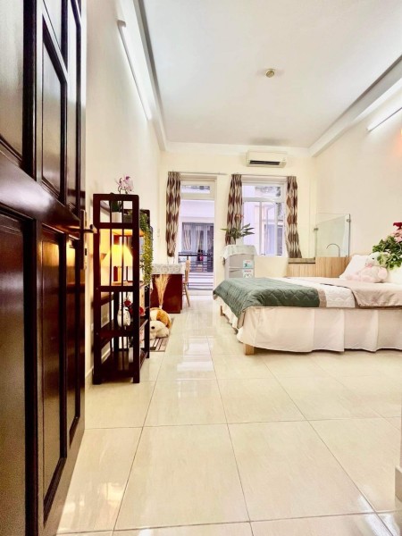 CHO THUÊ PHÒNG BAN CÔNG THOÁNG , 36m2 - GẦN VÒNG XOAY DÂN CHỦ, TOÀ NHÀ VIETTEL