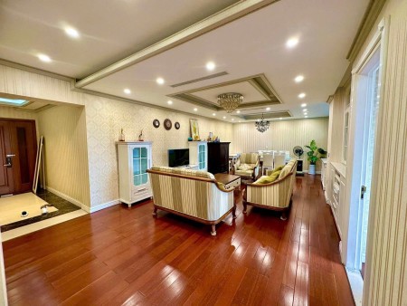 Góc tìm người ở.. cho thuê căn hộ cao cấp thiết kế tân cổ điển