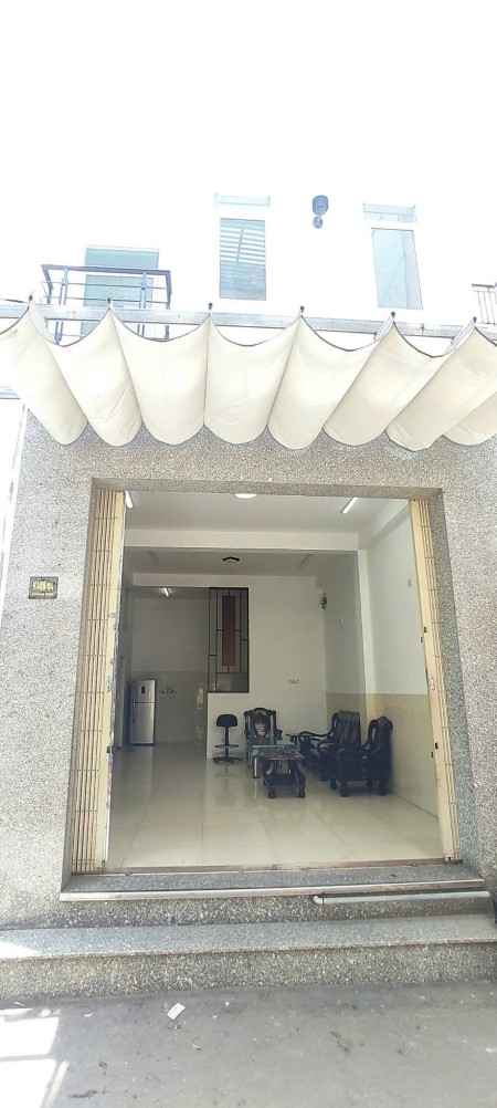 Cho thuê nhà giá siêu rẻ 8 triệu nhà riêng 2,5 tầng, đường Hoàng Diệu, TP Đà Nẵng