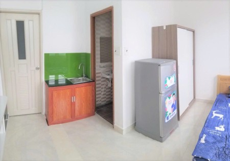 Phòng Ban Công Thoáng Mát, Đối Diện ĐH Bách Khoa, Full Nội Thất, Gần ĐH huflit, Hoa Sen, Kinh Tế UEH