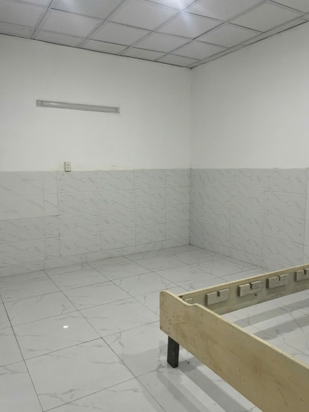 Cho thuê nhà nguyên Căn đường Trần Cao Vân, 2 tầng, 280 m2, 6 phòng ngủ, giá 8 triệu/tháng.