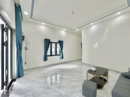 Cần cho thuê nhà nguyên căn 2pn 2wc + sân rộng Full nội thất ở Ga Dĩ An, KCN Sóng Thần