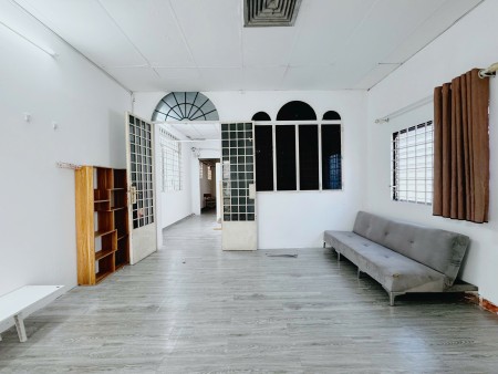 CĂN HỘ 2 PHÒNG NGỦ – BAN CÔNG RIÊNG – TRỐNG SẴN DỌN VÀO NGAY