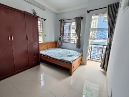 Cho thuê phòng trọ ban công thoáng trung tâm Quận 1 – Đường Nguyễn Trãi gần phố đi bộ Bùi Viện