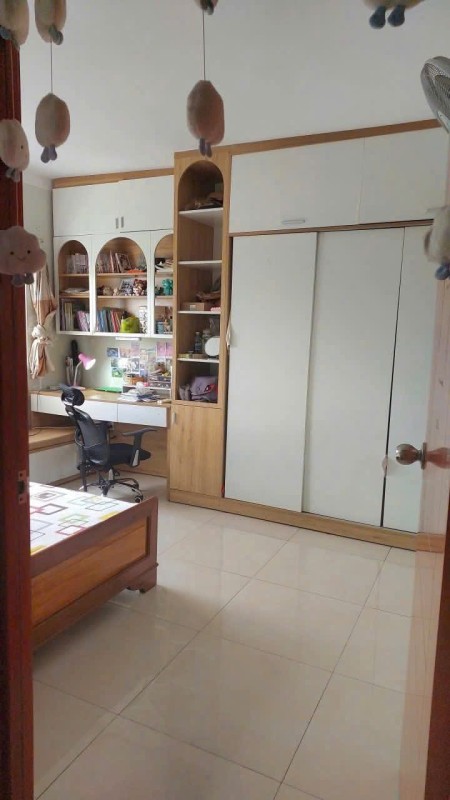 Chung cư Võ Thị Sáu, P.6, Quận 3: 75m2, 2p ngủ, ban công, 10tr/th