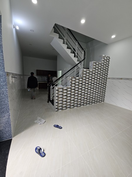 Cho thuê nhà nguyên căn, 3 phòng ngủ, diện tích 195m2, q.Bình Tân