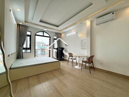 Căn Hộ Penthouse Full Nội Thất – Ban Công Rộng, View Thoáng – Gần Etown & Sân Bay Tân Sơn Nhất