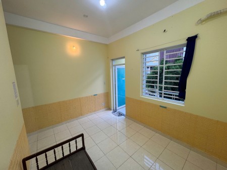 Cho thuê phòng trọ có ban công, sạch đẹp quận Tân Bình, ở 1 người giá 3tr2