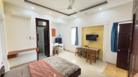 Căn Thang Máy hầm Xe - Ngay Chợ Tân Định - Công Viên Lê Văn Tám - Hai Bà Trưng - Cầu Kiệu - PN