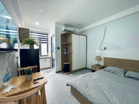 Cho Thuê Phòng Thang Máy - Cửa Sổ - Nhà Mới - Máy Giặt riêng - Ngay Hàng Xanh - ĐH Hutech - ĐH HIU