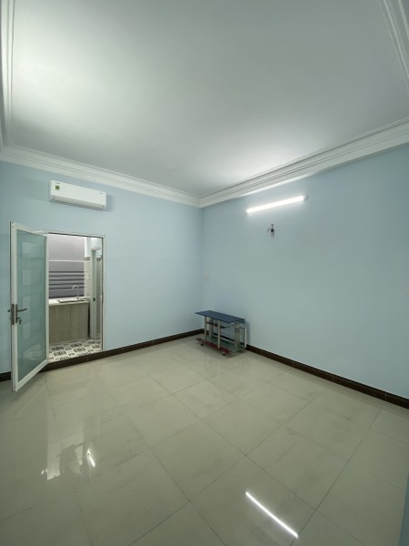 Cho thuê căn hộ dịch vụ nội thất cơ bản, giờ giấc thoải mái