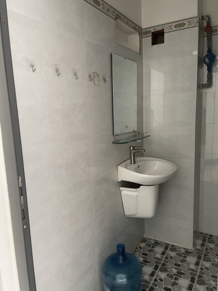 Phòng lầu 1 trong khu dân cư an Sương ở và làm văn phòng an ninh yên tĩnh đường lớn