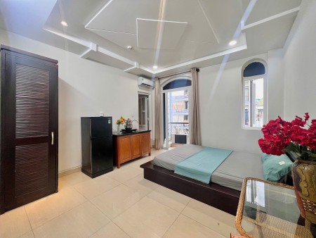 PHÒNG BAN CÔNG FULL TIỆN NGHI NGAY LÝ PHỤC MAN