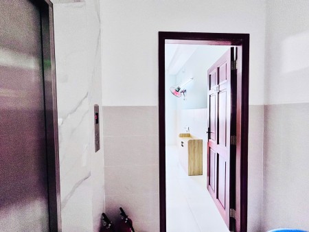 A51 Bạch Đằng – P2 – Tân BìnhNhà thang máy – nước nóng NLMT