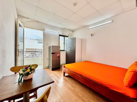 PHÒNG BAN CÔNG FULL TIỆN NGHI NGAY HÀNG XANH, NGUYỄN GIA TRÍ