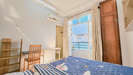 Phòng full nội thất cao cấp, ban công to, ngay Hàng Xanh, Bình Thạnh