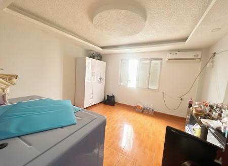 STUDIO CỬA SỔ TRỜI TO CÁCH IUH 300 MÉT