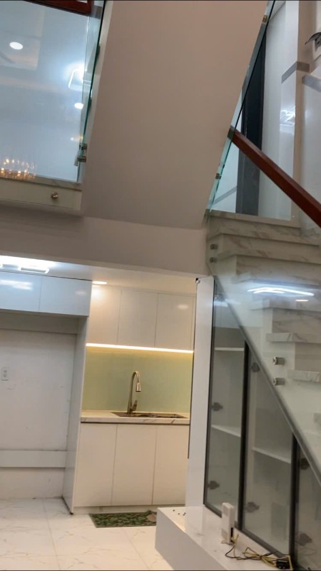 Cho 2 nữ thuê ở ghép chung (nhà 2 tầng có 3 phòng ngủ, mỗi người 1 phòng)