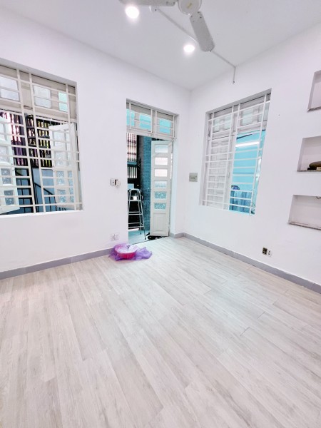 1 Phòng Ngủ tách bếp cửa sổ lớn ngay Trệt gần ĐH Văn Hiến