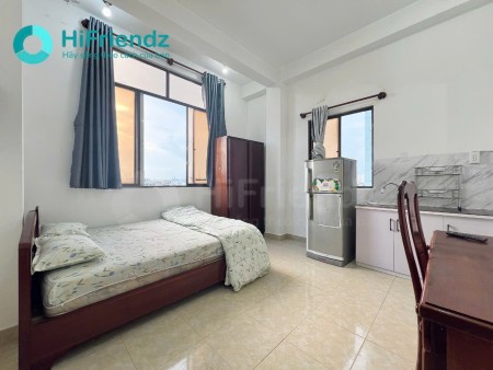 Phòng cửa sổ thoáng full nội thất gần ngã tư Hàng Xanh