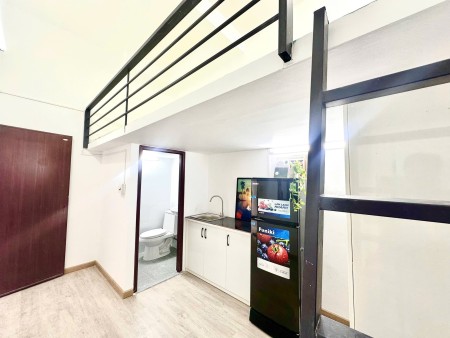 Phòng Gác Mới 100% đầy đủ nội thất mặt tiền Quận 4