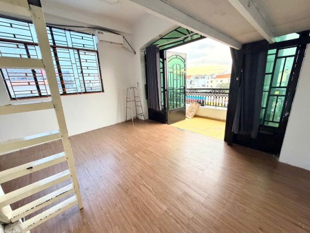 Duplex ban công trục Nguyễn Oanh giá cực rẻ