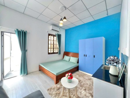 NGAY NGÃ 4 HÀNG XANH, ĐH HUTECH PHÒNG BAN CÔNG 30m2 FULL TIỆN NGHI