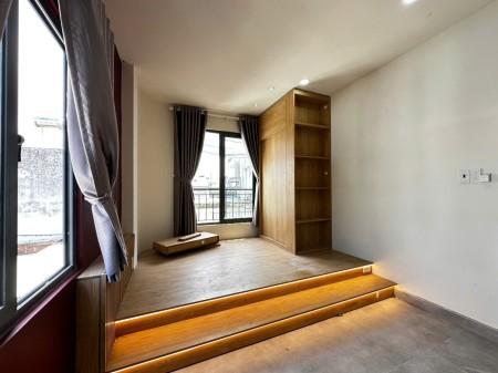 BẠN ĐANG TÌM MỘT CĂN MỚI TINH_NỘI THẤT HIỆN ĐẠI_CỬA SỔ TRỜI_NHÀ THANG MÁY_TÔI CÓ TẤT CẢ