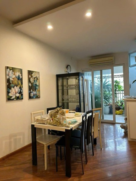 C/c Kim Hồng, Vườn Lài, TP: Căn góc 2p ngủ, 2wc, full nội thất, 9 triệu, 85m2