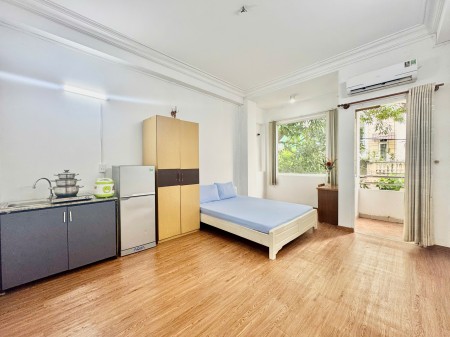 Ban công cửa sổ thoáng mát tại Đào Duy Anh- cạnh đường Hồ Văn Huê