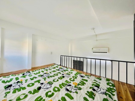 Phòng xinh dạng duplex có ban công, cửa sổ trời cực thoáng
